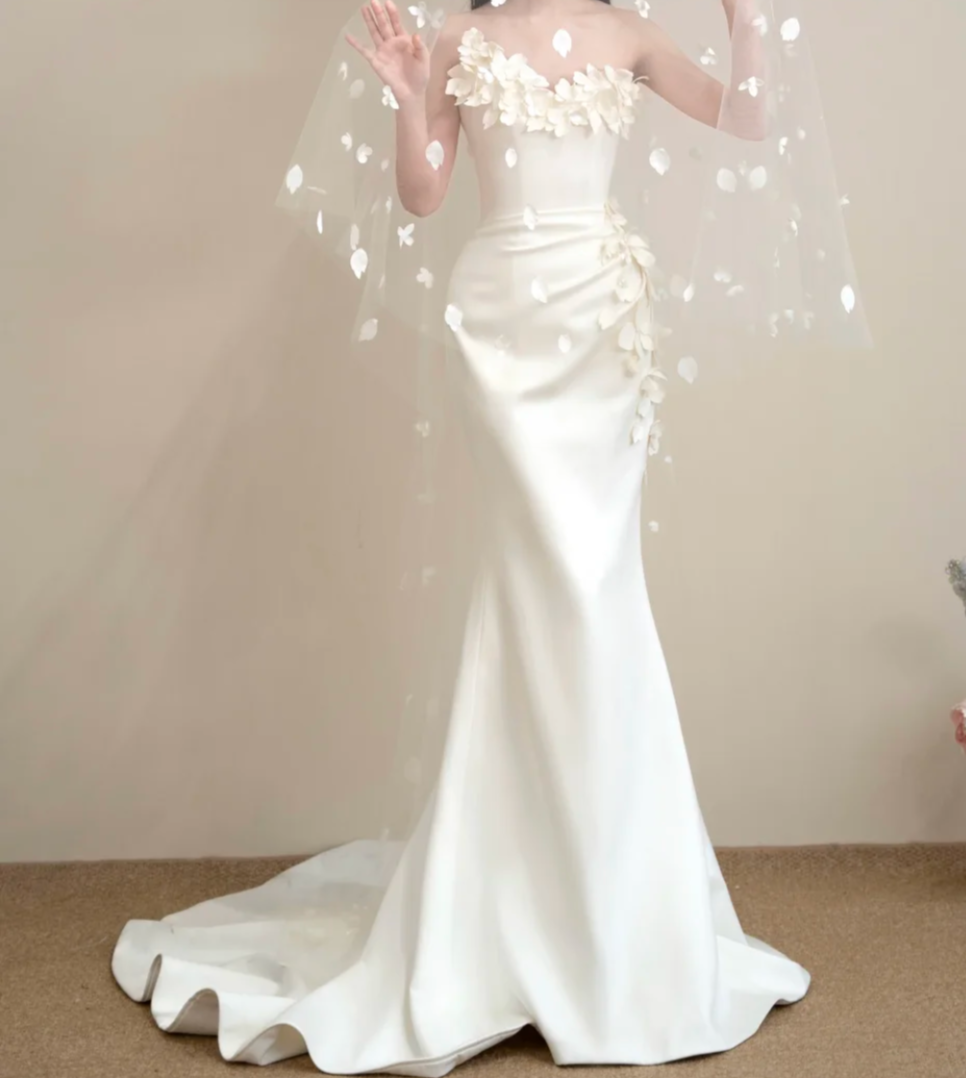 Retro Strapless Satin Wedding Dress Appliques White Mermaid Bridal Dress GG7214