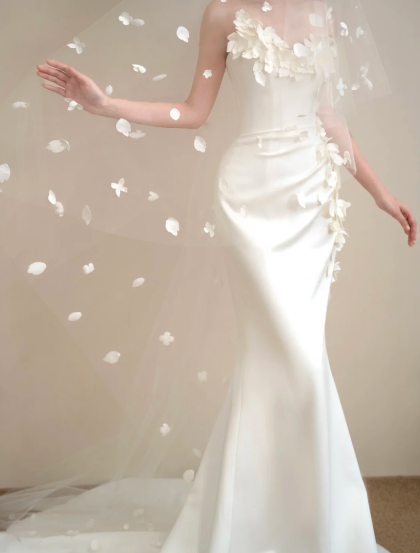 Retro Strapless Satin Wedding Dress Appliques White Mermaid Bridal Dress GG7214