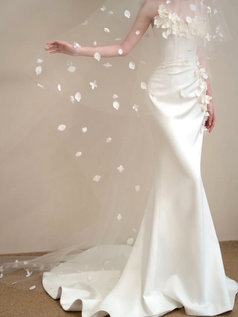 Retro Strapless Satin Wedding Dress Appliques White Mermaid Bridal Dress GG7214