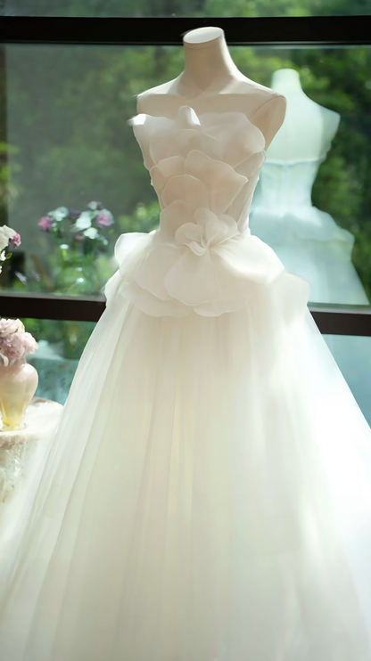 Alluring Strapless Wedding Dress Petal Tulle A-Line Bridal Dress GG7224