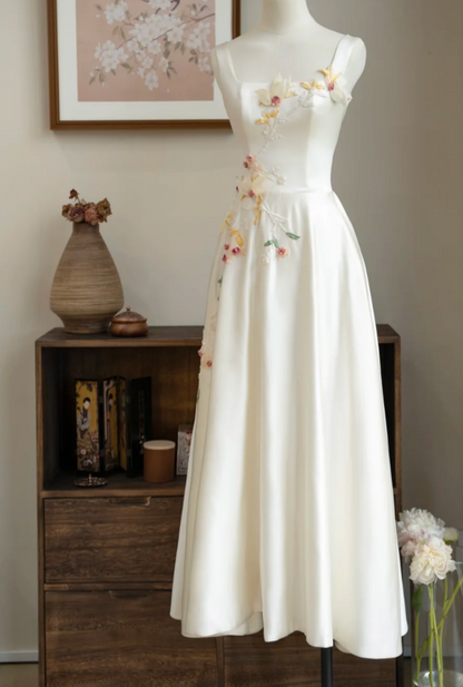 Classical Spaghetti Straps Wedding Dress Satin Floral Sequins A-Line Bridal Dress GG7231