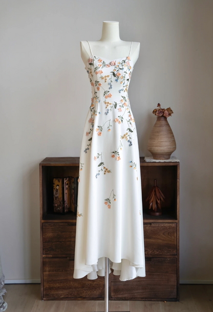 Lovely Spaghetti Straps Satin Wedding Dress Appliques A-Line Bridal Dress GG7232