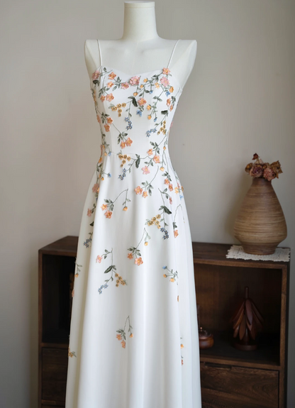Lovely Spaghetti Straps Satin Wedding Dress Appliques A-Line Bridal Dress GG7232