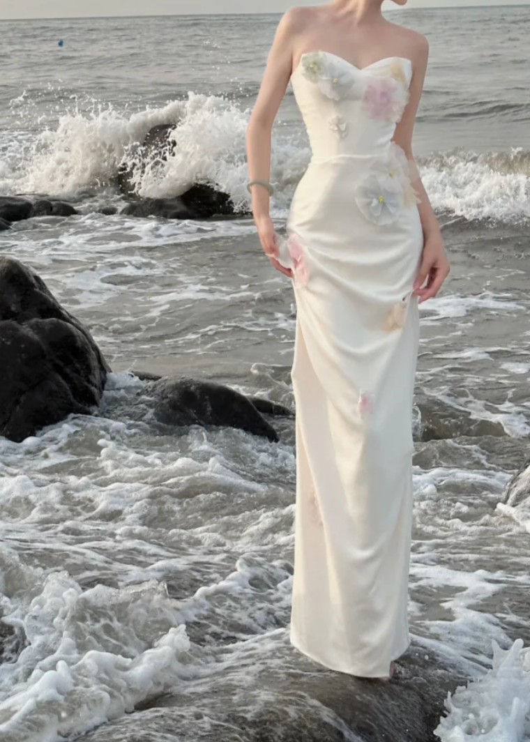 Alluring Strapless Wedding Dress Appliques Sheath Bridal Dress GG7235