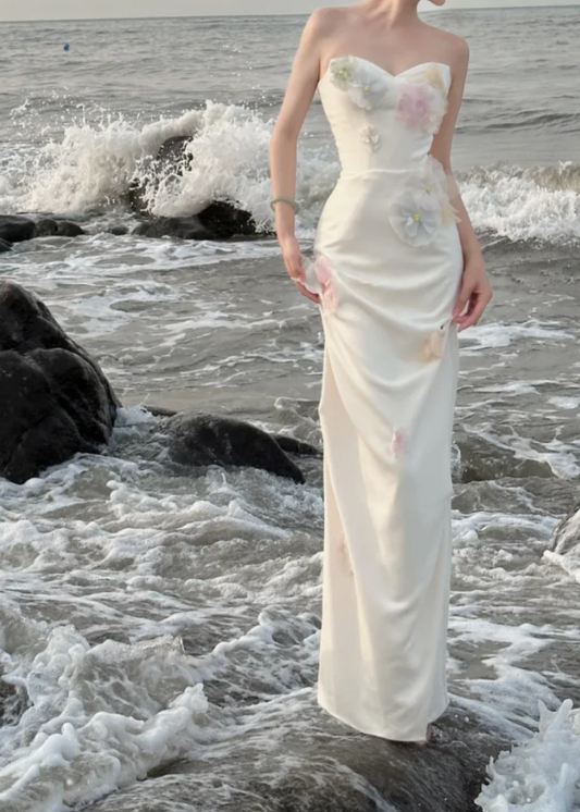 Alluring Strapless Wedding Dress Appliques Sheath Bridal Dress GG7235