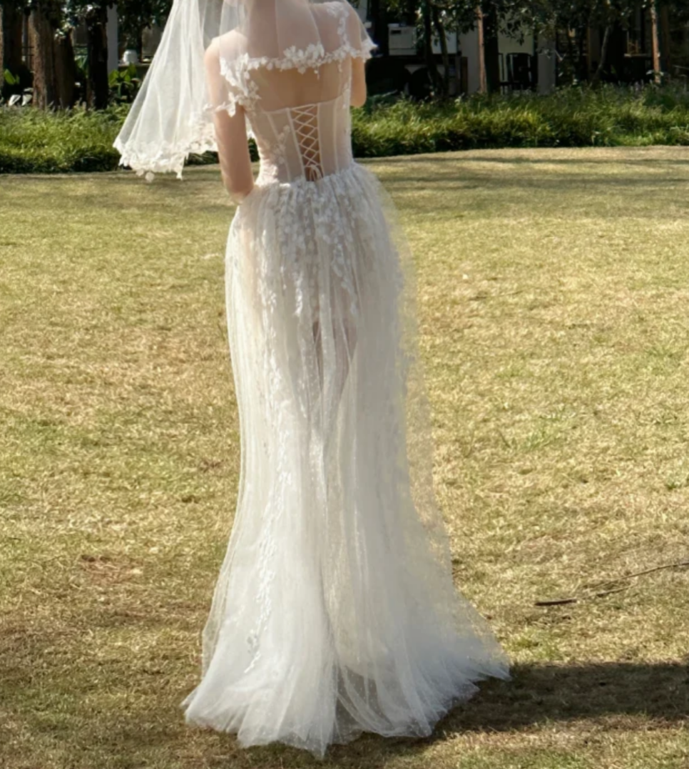 Enchanting Spaghetti Straps Wedding Dress Appliques Tulle Sequins A-Line Bridal Dress GG7236