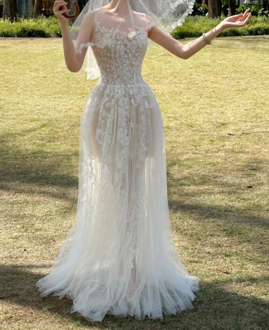 Enchanting Spaghetti Straps Wedding Dress Appliques Tulle Sequins A-Line Bridal Dress GG7236