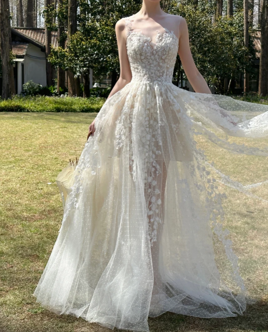 Enchanting Spaghetti Straps Wedding Dress Appliques Tulle Sequins A-Line Bridal Dress GG7236
