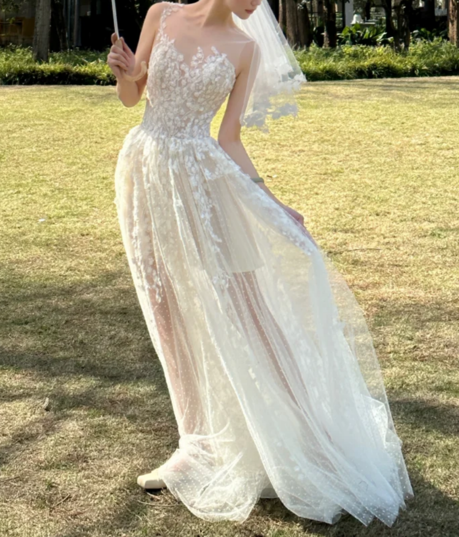 Enchanting Spaghetti Straps Wedding Dress Appliques Tulle Sequins A-Line Bridal Dress GG7236