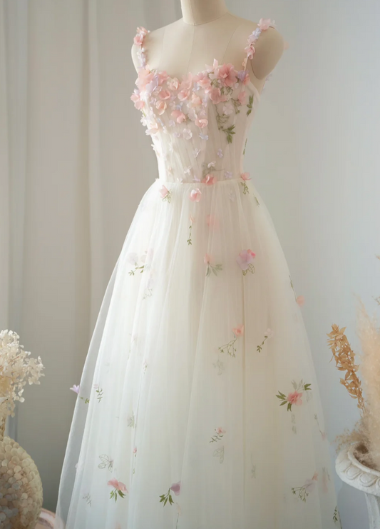 Enchanting Spaghetti Straps Wedding Dress Appliques Tulle A-Line Bridal Dress GG7240