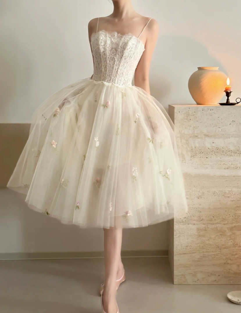 Graceful Spaghetti Straps White Homecoming Dress Lace Appliques A-Line Birthday Dress GG7242
