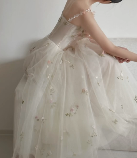 Vintage Spaghetti Straps White Prom Dress Appliques Tulle A-Line Formal Dress GG7243