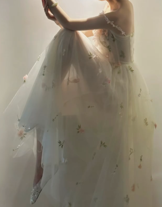 Vintage Spaghetti Straps White Prom Dress Appliques Tulle A-Line Formal Dress GG7243