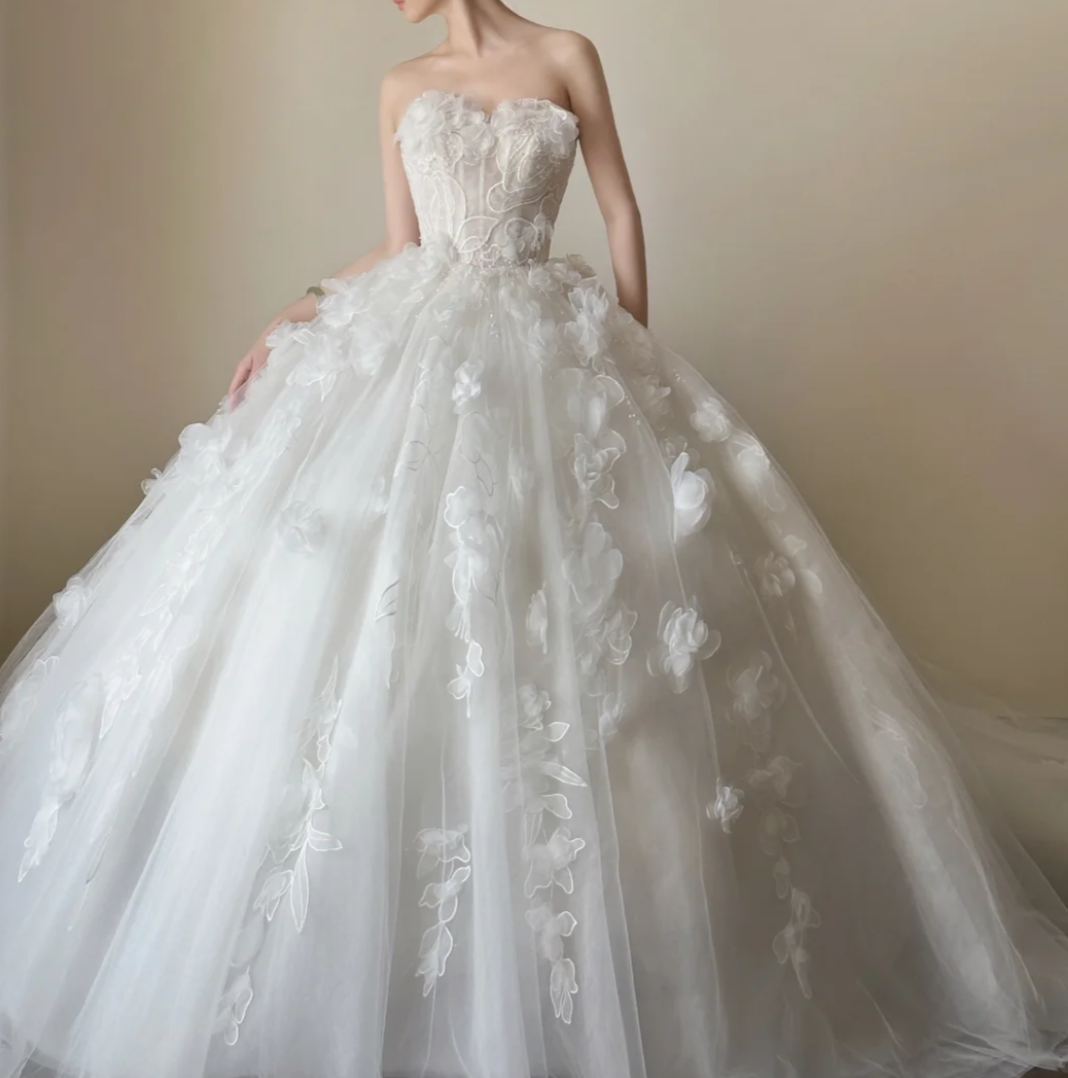 Romantic White Wedding Dress Appliques Tulle A-Line Bridal Dress GG7250