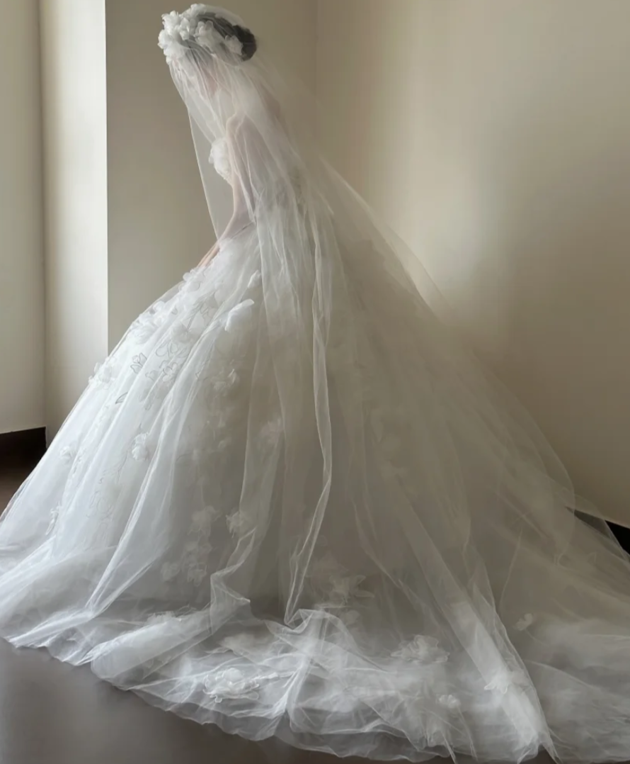 Romantic White Wedding Dress Appliques Tulle A-Line Bridal Dress GG7250
