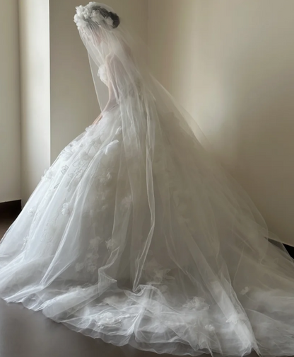 Romantic White Wedding Dress Appliques Tulle A-Line Bridal Dress GG7250