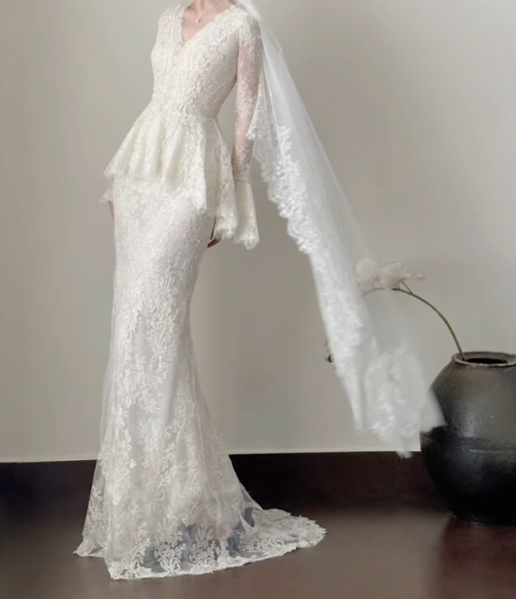 Glamorous V Neck Wedding Dress Lace Long Sleeve Mermaid Bridal Dress GG7255