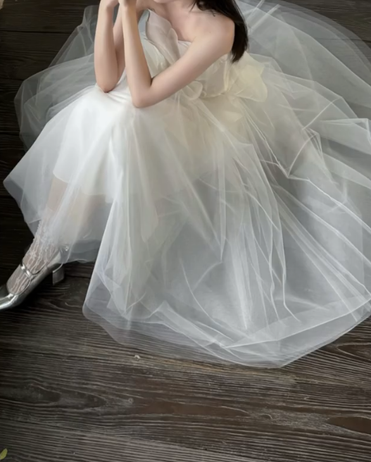 Elegant Strapless White Wedding Dress Petals Tulle A-Line Bridal Dress GG7257