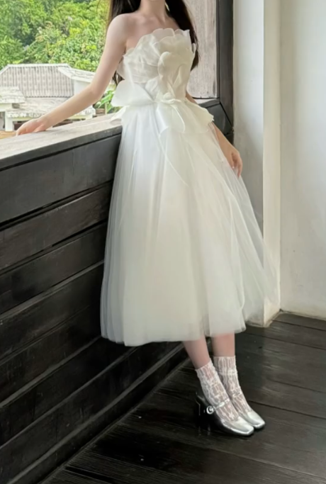 Elegant Strapless White Wedding Dress Petals Tulle A-Line Bridal Dress GG7257
