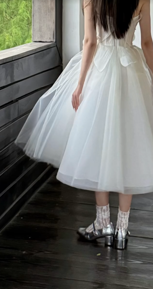 Elegant Strapless White Wedding Dress Petals Tulle A-Line Bridal Dress GG7257