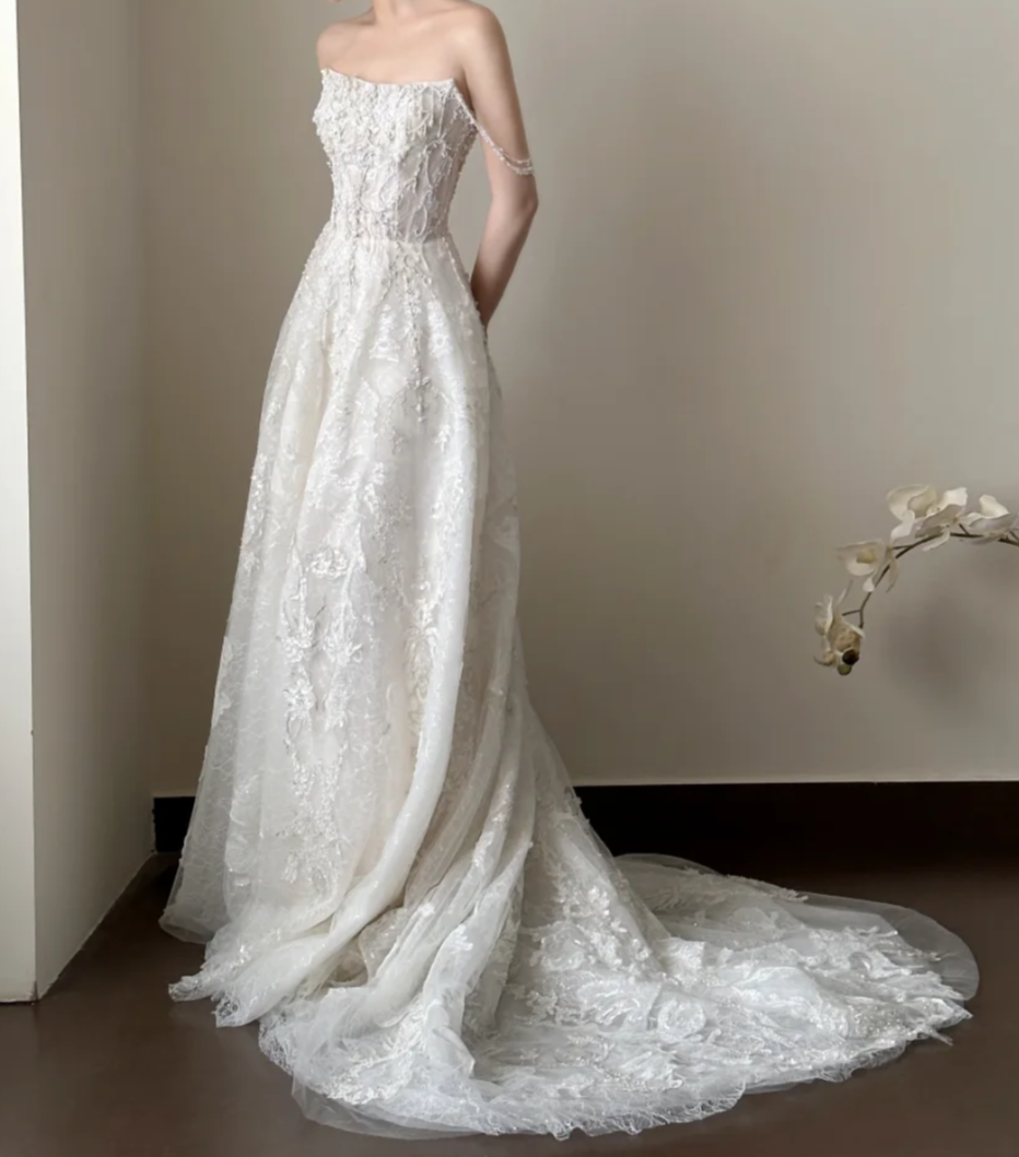 Enchanting Off-Shoulder Wedding Dress Beading Appliques A-Line Bridal Dress GG7265