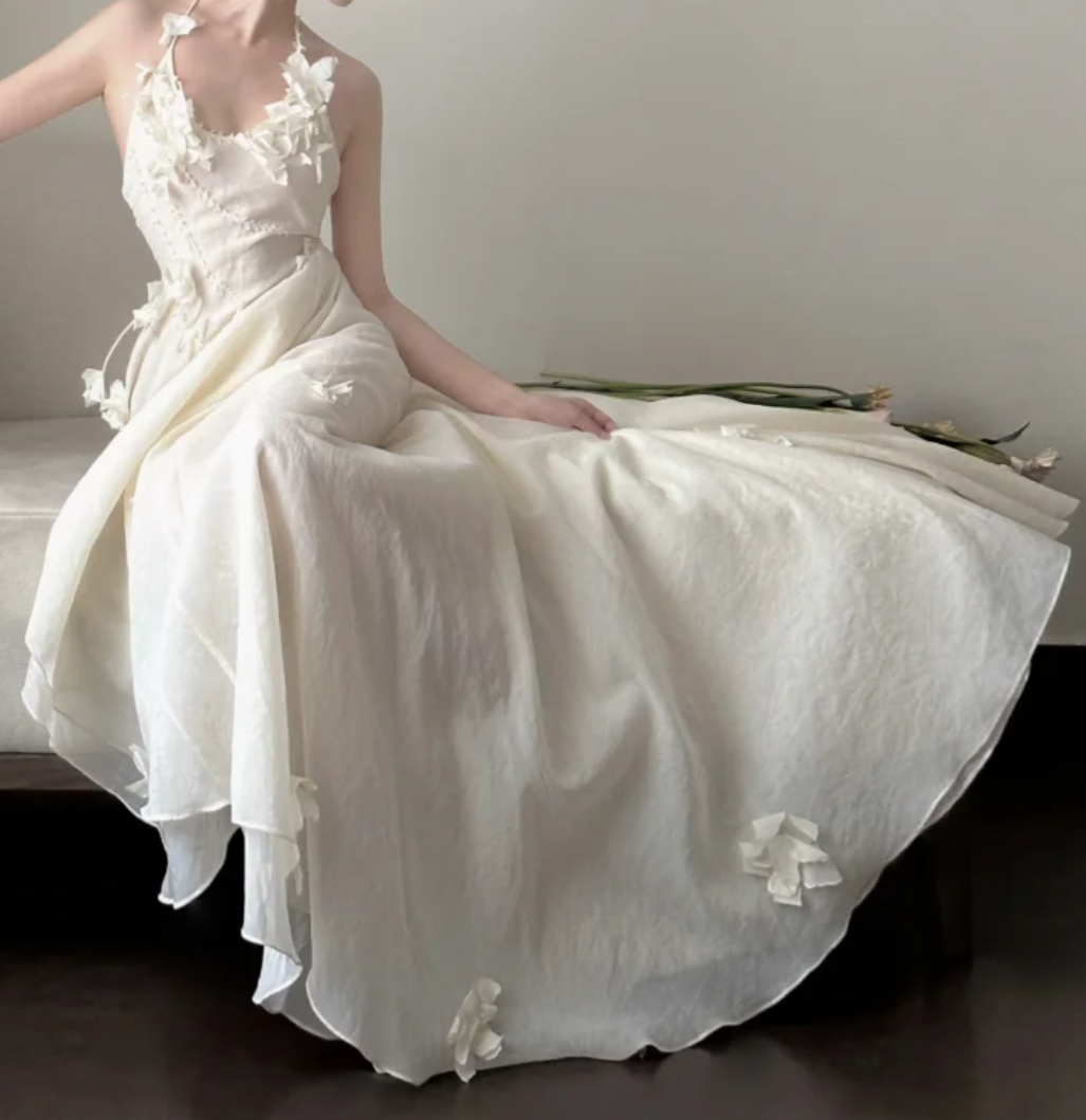 Flowy Halter Neck Wedding Dress Backless Appliques A-Line Bridal Dress GG7268