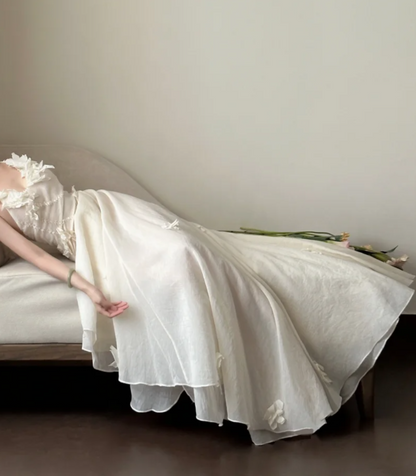 Flowy Halter Neck Wedding Dress Backless Appliques A-Line Bridal Dress GG7268