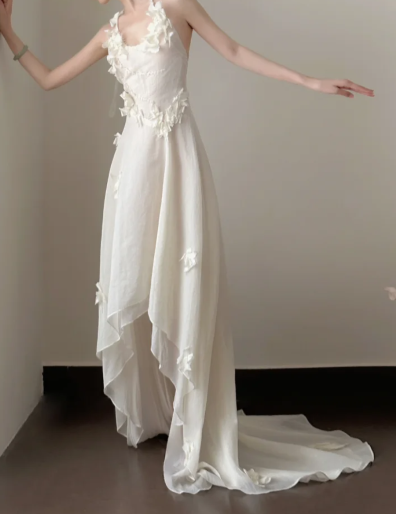 Flowy Halter Neck Wedding Dress Backless Appliques A-Line Bridal Dress GG7268