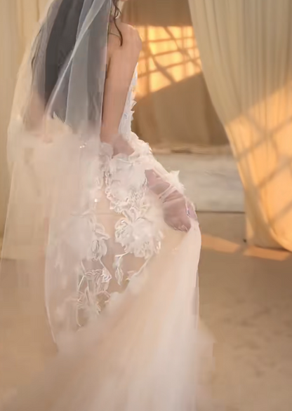 Glamorous Halter Neck Wedding Dress Appliques Tulle A-Line Bridal Dress GG7279