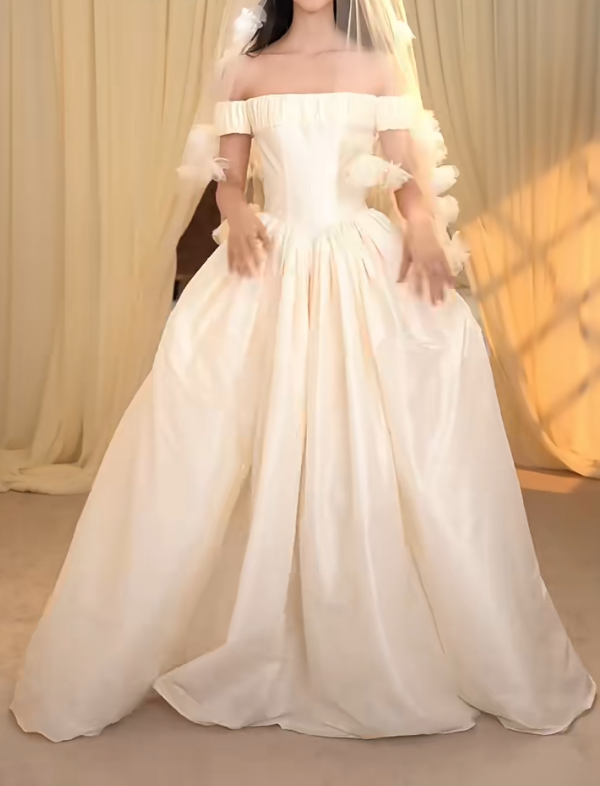 Classical Off-Shoulder Wedding Dress Satin A-Line Bridal Dress GG7288