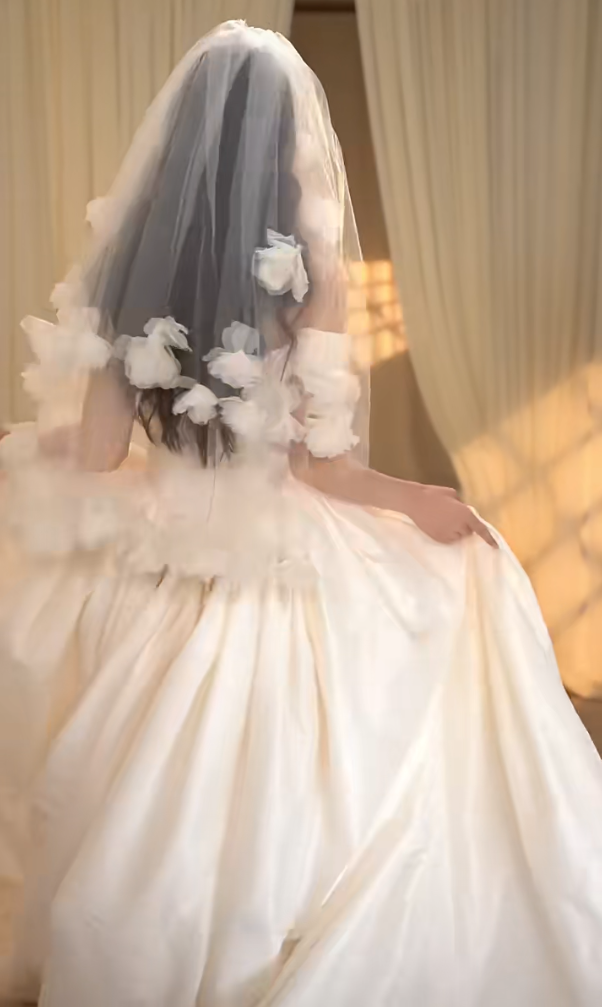 Classical Off-Shoulder Wedding Dress Satin A-Line Bridal Dress GG7288