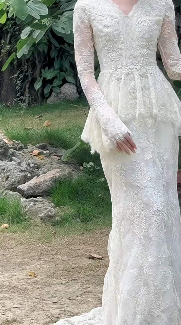 Romantic V Neck Wedding Dress Lace Long Sleeve Mermaid Bridal Dress GG7292
