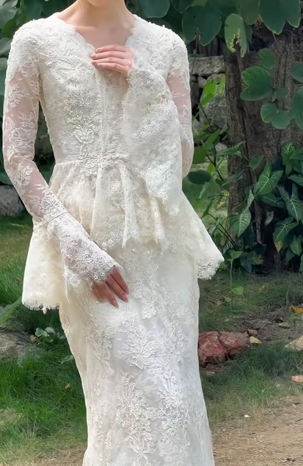 Romantic V Neck Wedding Dress Lace Long Sleeve Mermaid Bridal Dress GG7292