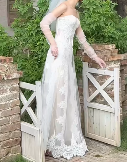 Playful Strapless Wedding Dress Appliques Lace A-Line Bridal Dress GG7295