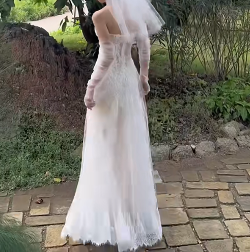 Playful Strapless Wedding Dress Appliques Lace A-Line Bridal Dress GG7295