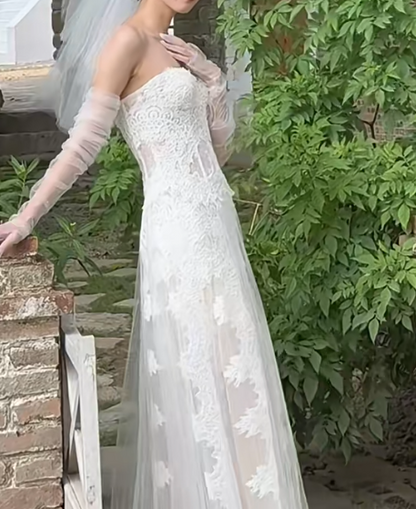 Playful Strapless Wedding Dress Appliques Lace A-Line Bridal Dress GG7295