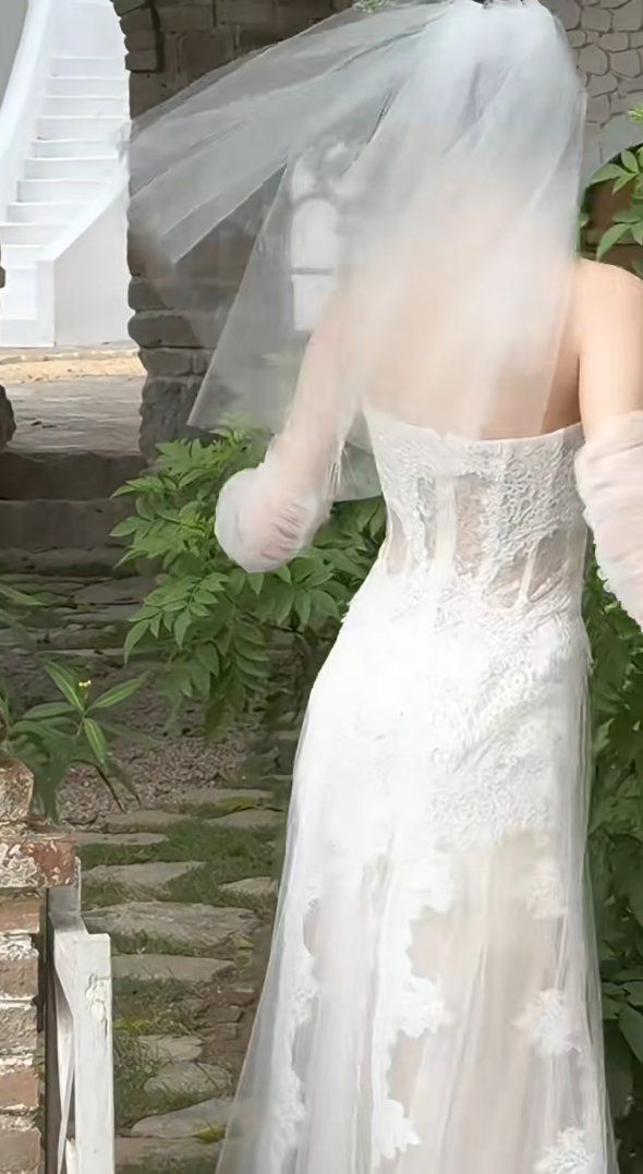 Playful Strapless Wedding Dress Appliques Lace A-Line Bridal Dress GG7295