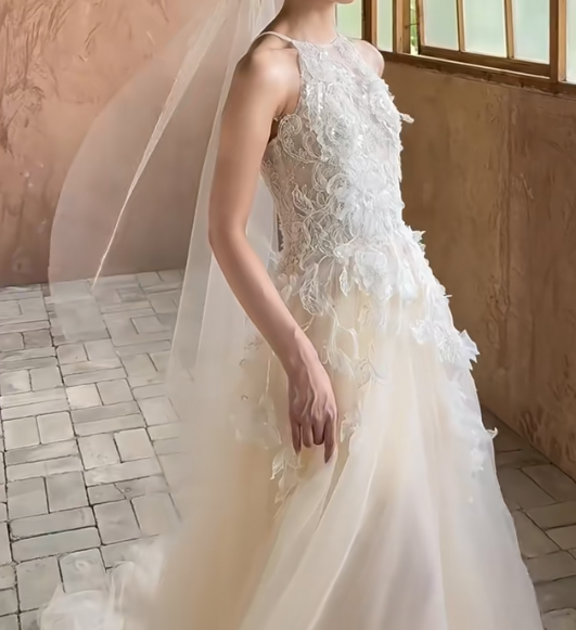 Fascinating Halter Neck Wedding Dress Appliques Tulle A-Line Bridal Dress GG7296