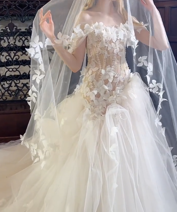 Fascinating Off-Shoulder Appliques Wedding Dress Sequins Tulle Mermaid Bridal Dress GG7307