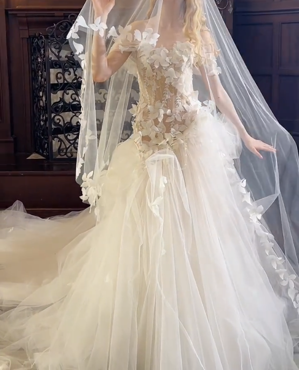 Fascinating Off-Shoulder Appliques Wedding Dress Sequins Tulle Mermaid Bridal Dress GG7307