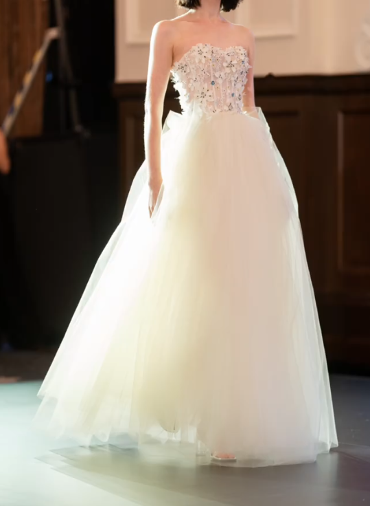 Glam Strapless Wedding Dress Appliques Sequins Tulle A-Line Bridal Dress GG7308