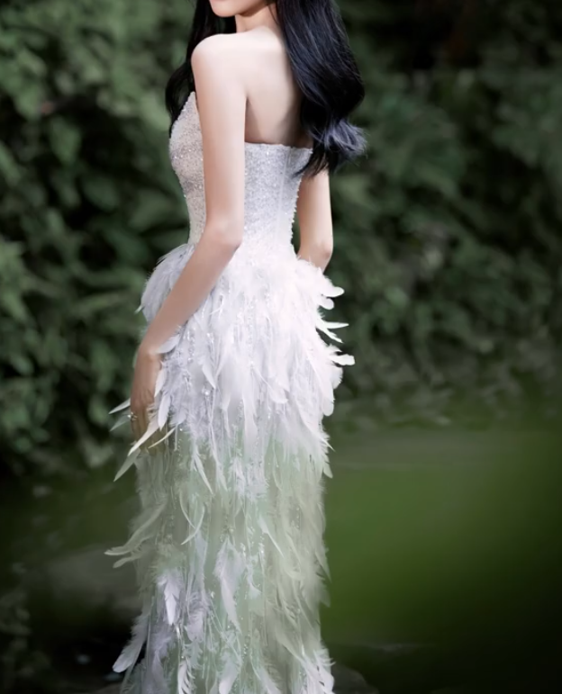 Glittering Strapless Grey Prom Dress Sequins Feathers Sheath Evening Dress GG7311