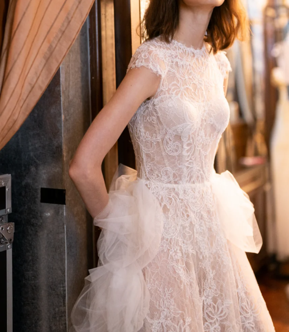 Romantic Jewel Neck Wedding Dress Lace Tulle A-Line Bridal Dress GG7315