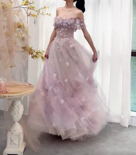 Elegant Off-Shoulder Tulle Prom Dress Purple Appliques A-Line Evening Dress GG7324