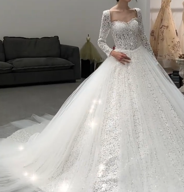 Trendy Square Neck Long Sleeve Wedding Dress Lace Sequins A-Line Bridal Dress GG7326