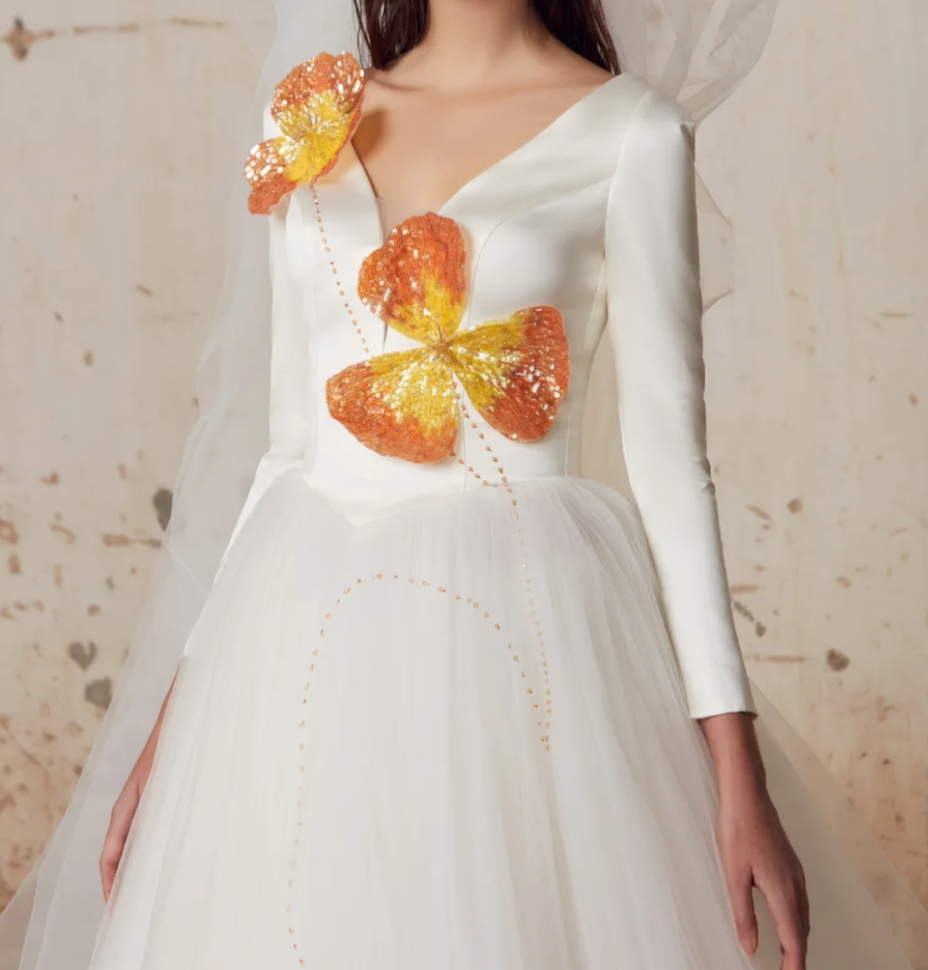 Classical V Neck Long Sleeve Wedding Dress Floral Sequins Tulle A-Line Bridal Dress GG7328
