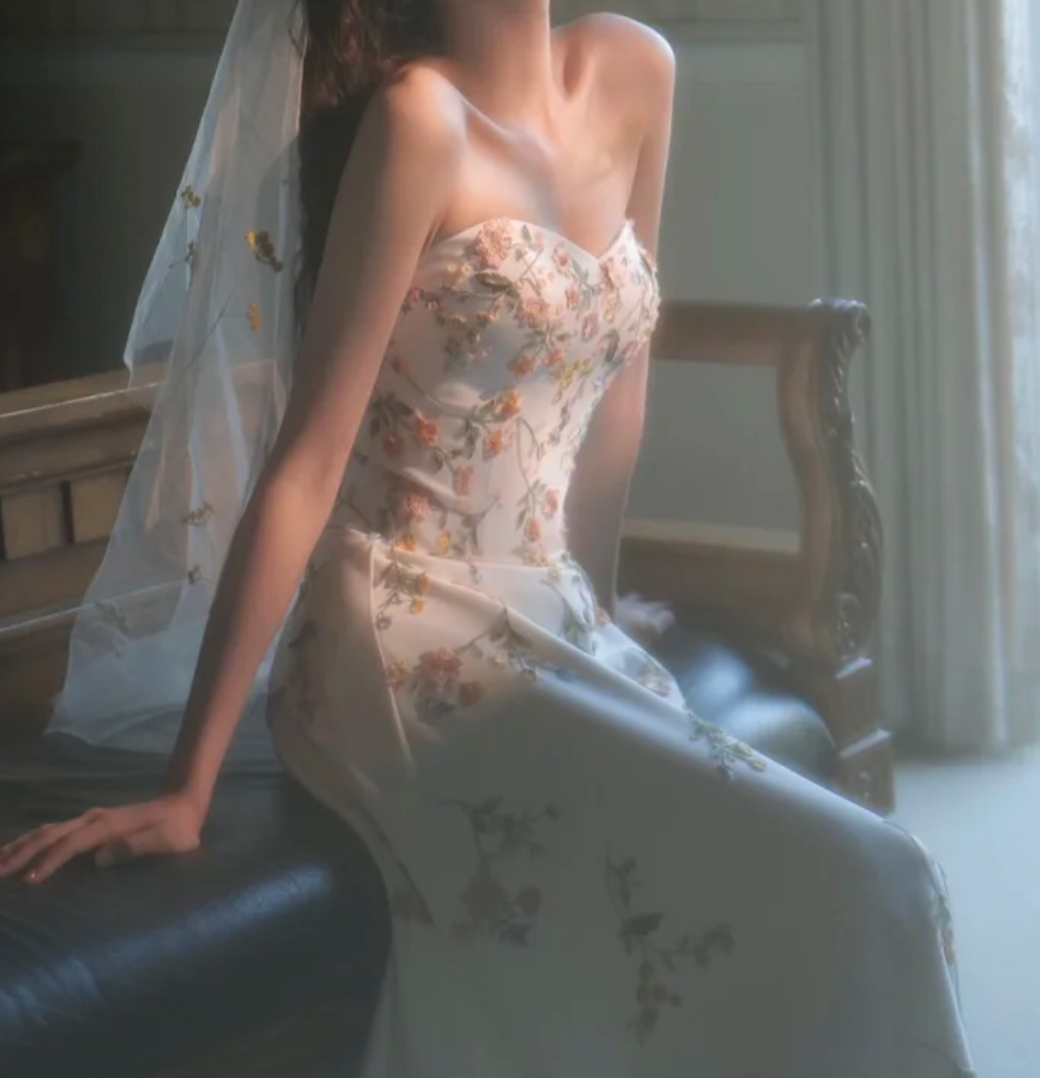 Fascinating Strapless Wedding Dress Appliques A-Line Bridal Dress GG7331