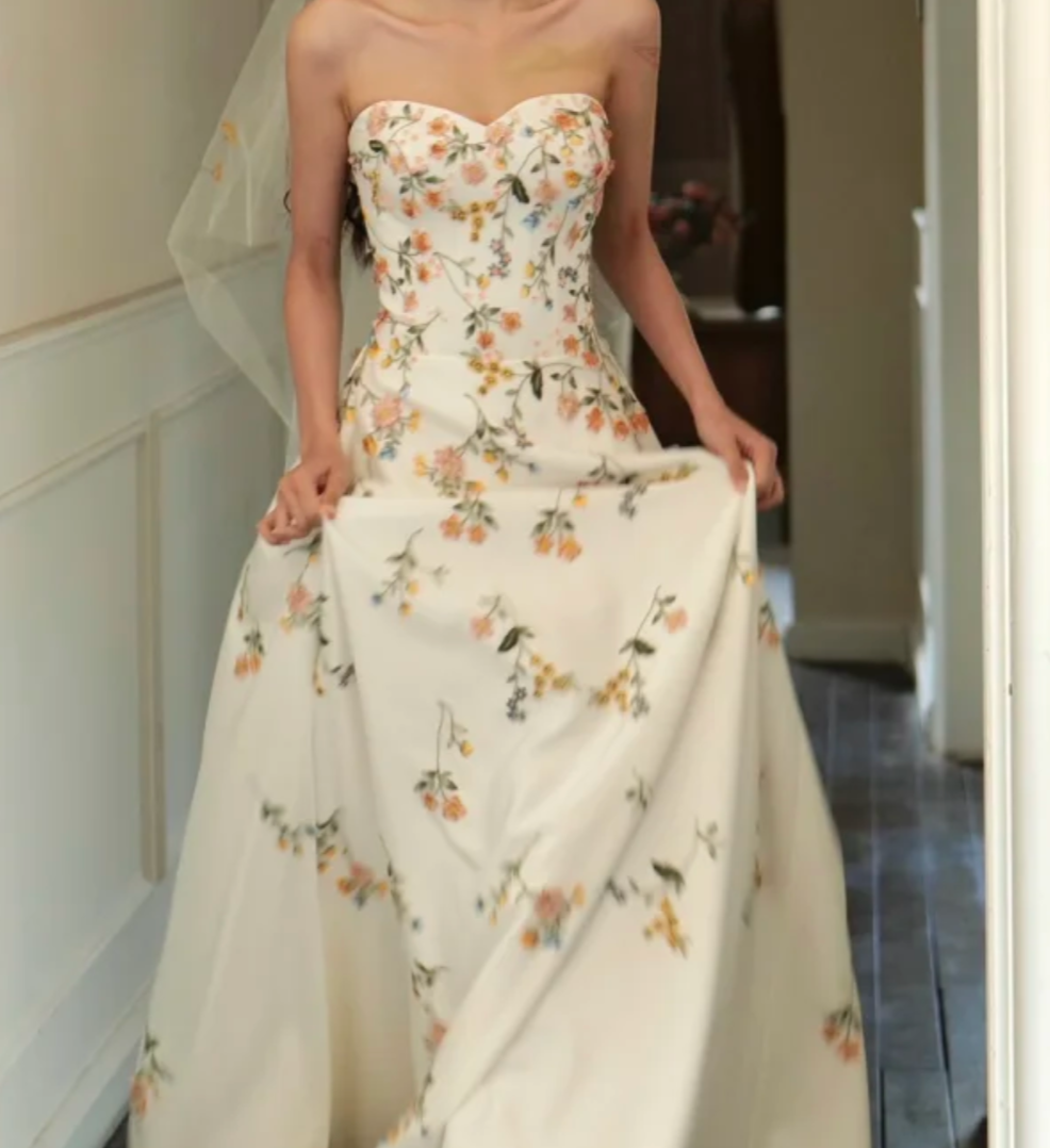 Fascinating Strapless Wedding Dress Appliques A-Line Bridal Dress GG7331