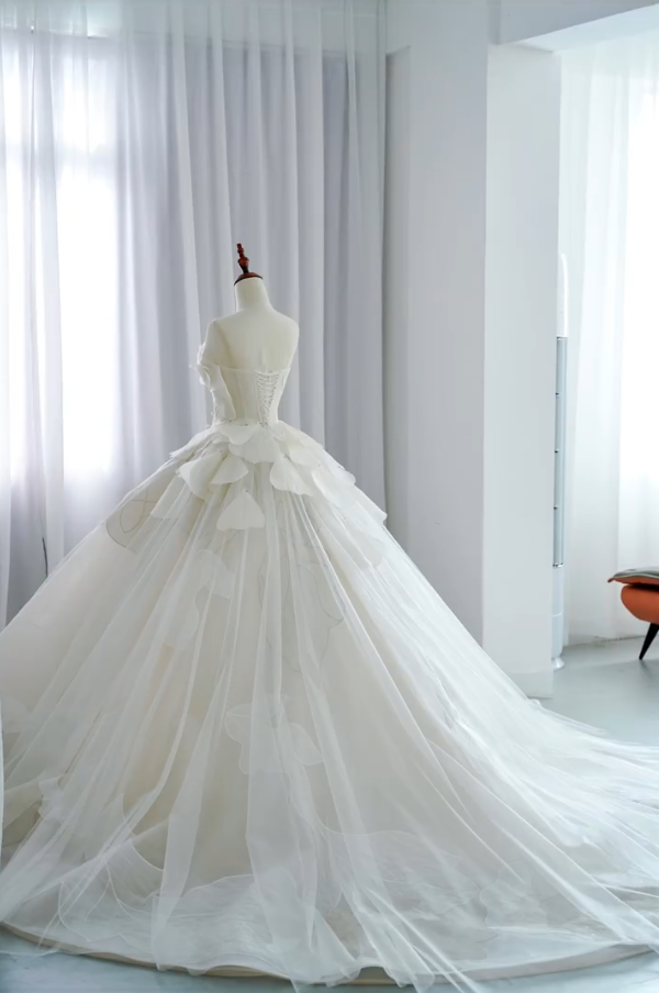 Glam Strapless Beads Wedding Dress Petals Tulle A-Line Bridal Dress GG7333