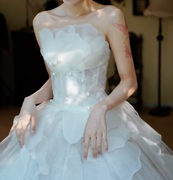 Glam Strapless Beads Wedding Dress Petals Tulle A-Line Bridal Dress GG7333